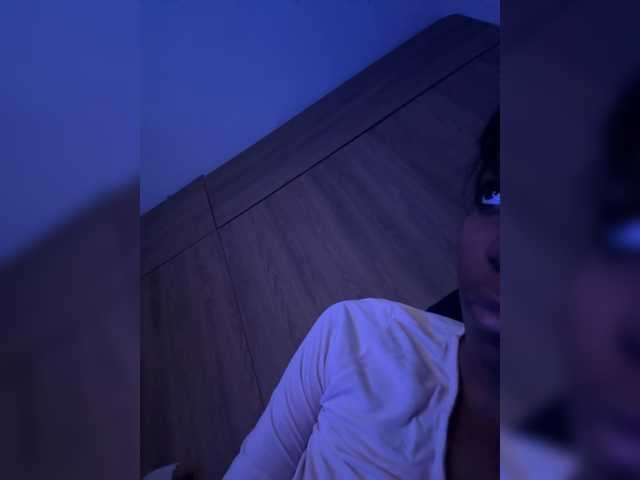 Anaisbeily live cam on BongaCams