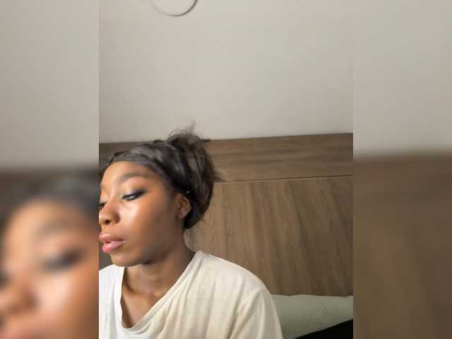 Anaisbeily live cam on BongaCams