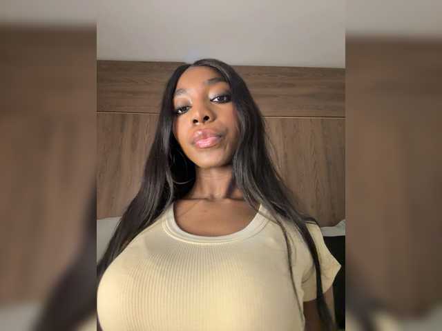 Anaisbeily live cam on BongaCams