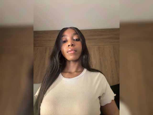 Anaisbeily live cam on BongaCams
