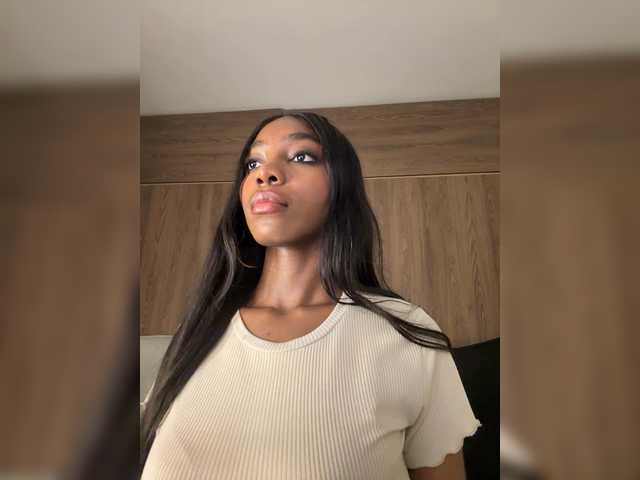 Anaisbeily live cam on BongaCams