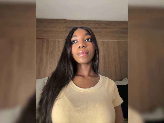 Anaisbeily live cam on BongaCams