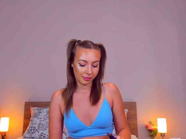AllesyaMonroe webcam
