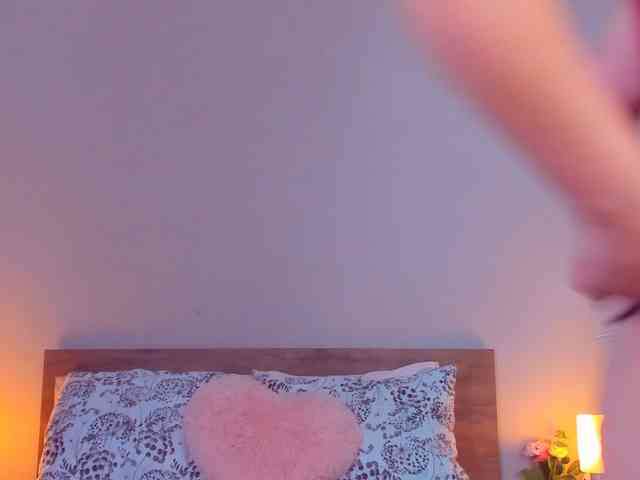 AllesyaMonroe webcam