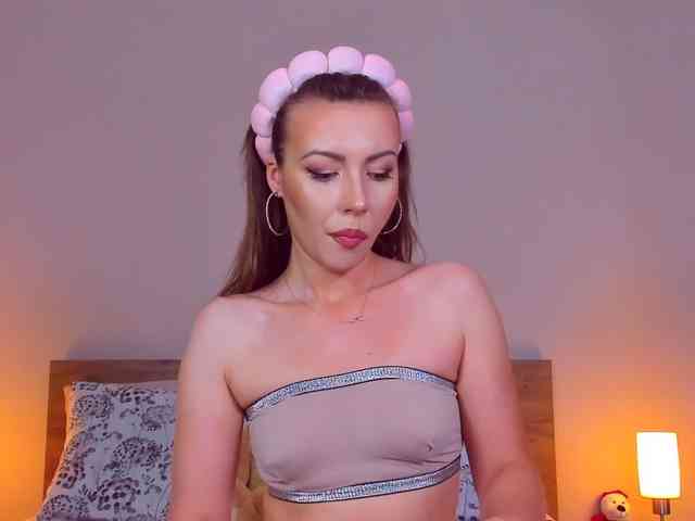 AllesyaMonroe webcam