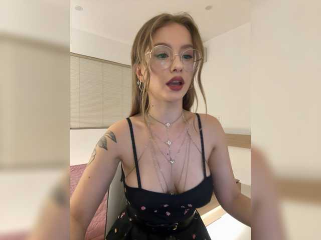 le modèle Annyyy est en webcam porno dans un show sur le site bongacams, il possède les tags suivants: White/Caucasian,Blonde,Shaved
