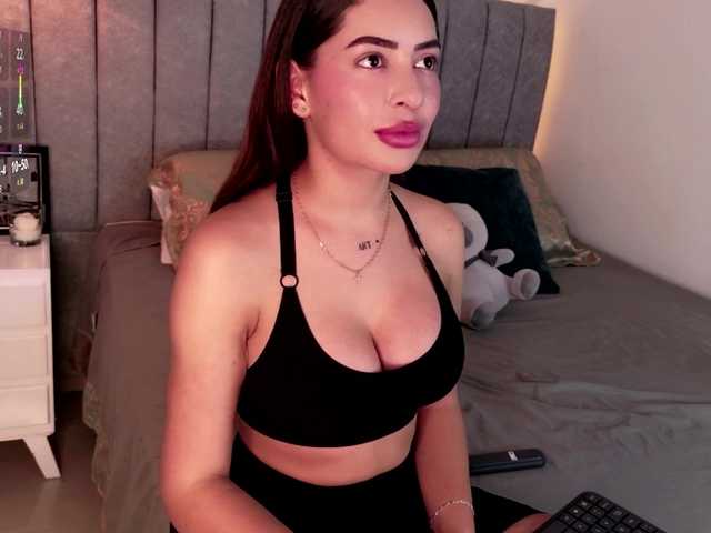 Caralella live cam on BongaCams