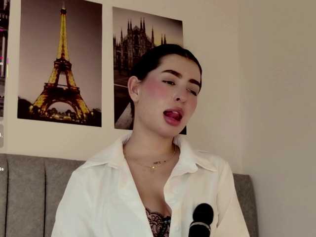 Caralella live cam on BongaCams