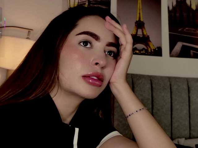 Caralella live cam on BongaCams
