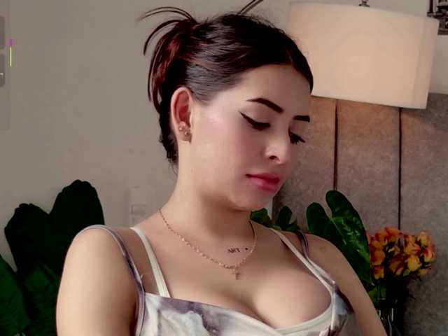 Caralella live cam on BongaCams