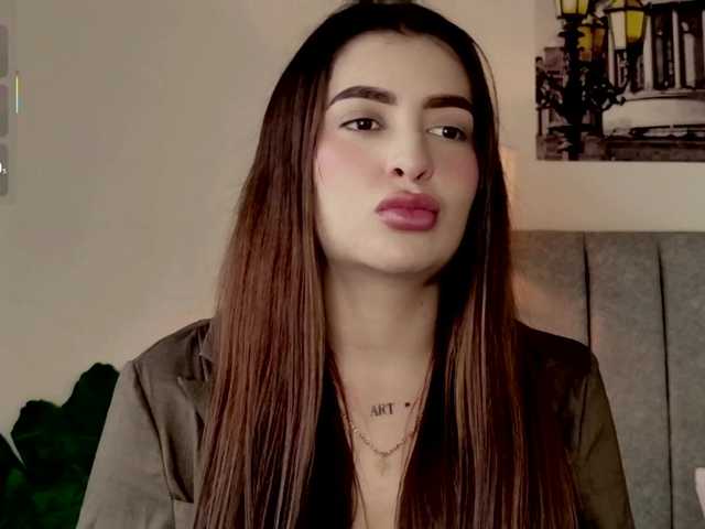 Caralella live cam on BongaCams
