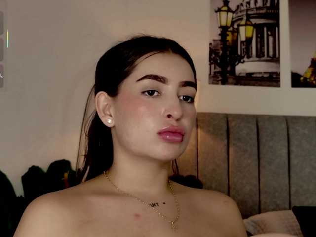 Caralella live cam on BongaCams