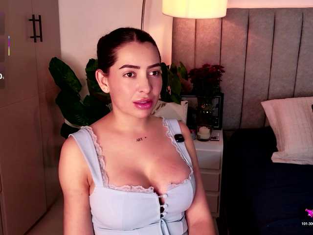 Caralella live cam on BongaCams