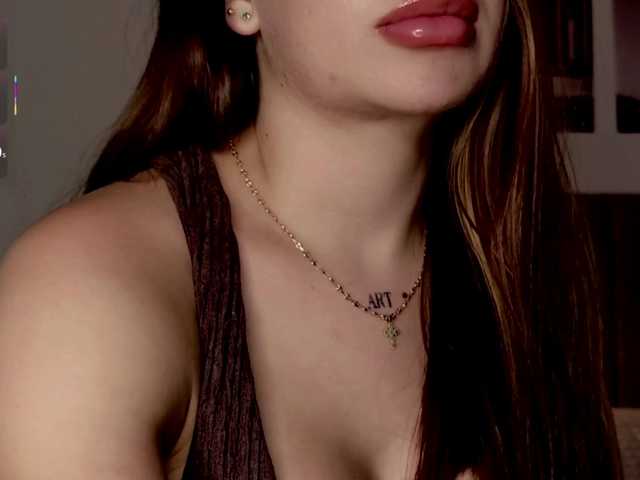Caralella live cam on BongaCams