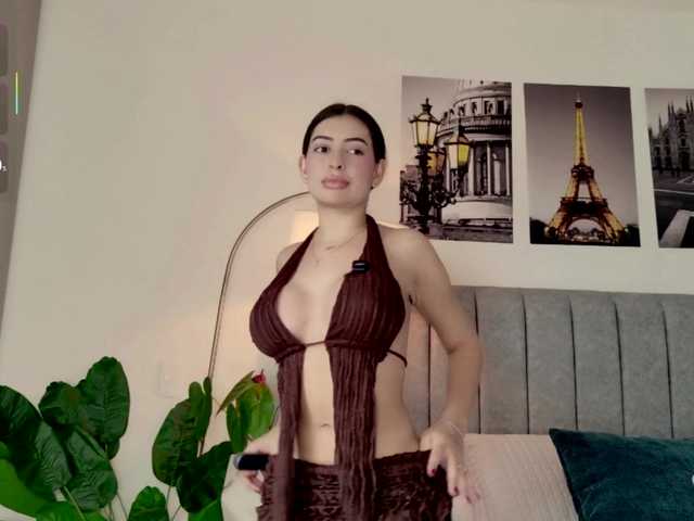 Caralella live cam on BongaCams