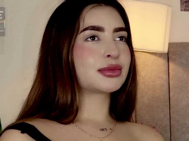 Caralella live cam on BongaCams