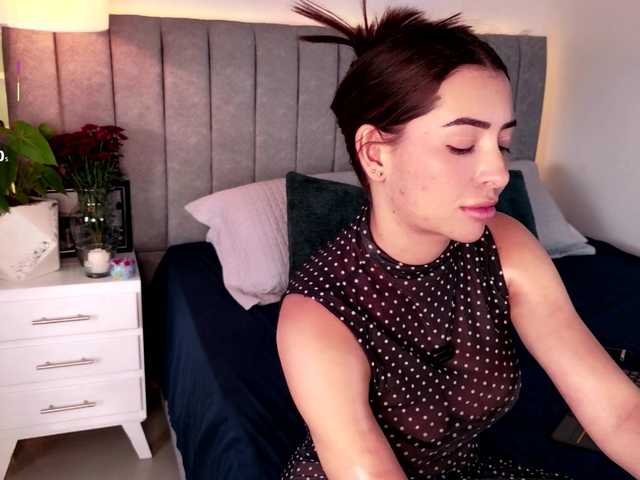 Caralella live cam on BongaCams
