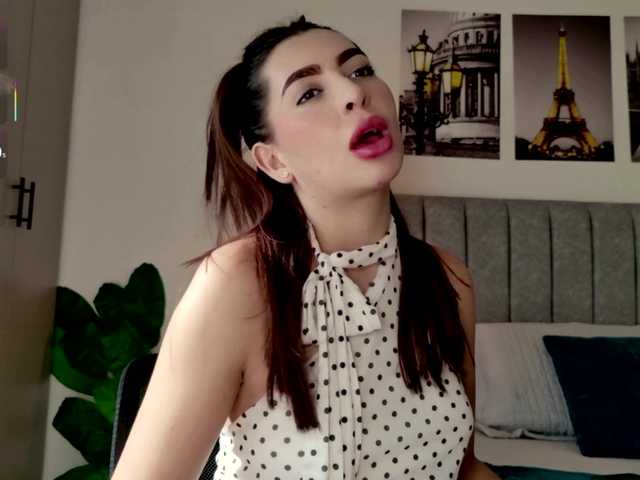 Caralella live cam on BongaCams