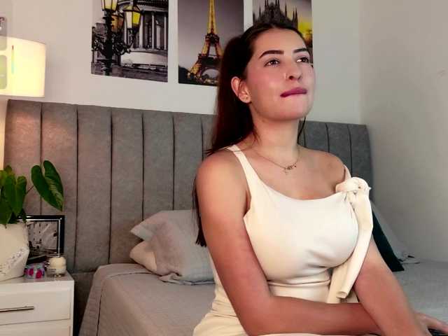 Caralella live cam on BongaCams