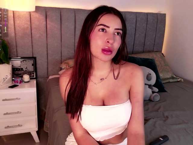 Caralella live cam on BongaCams