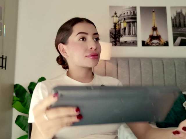 Caralella live cam on BongaCams
