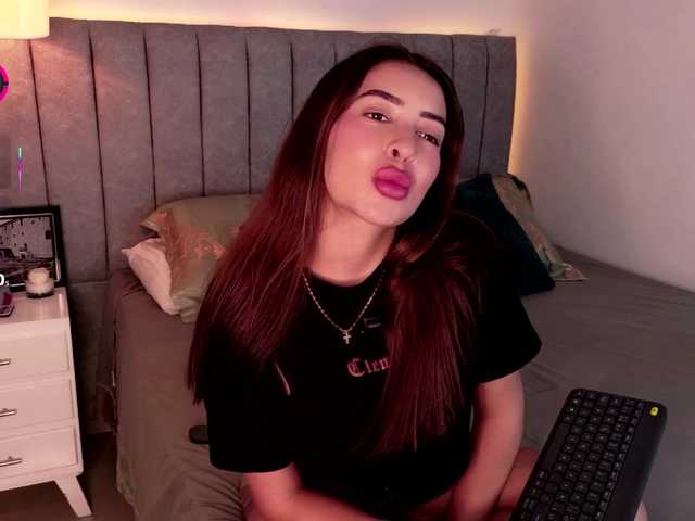 Caralella live cam on BongaCams