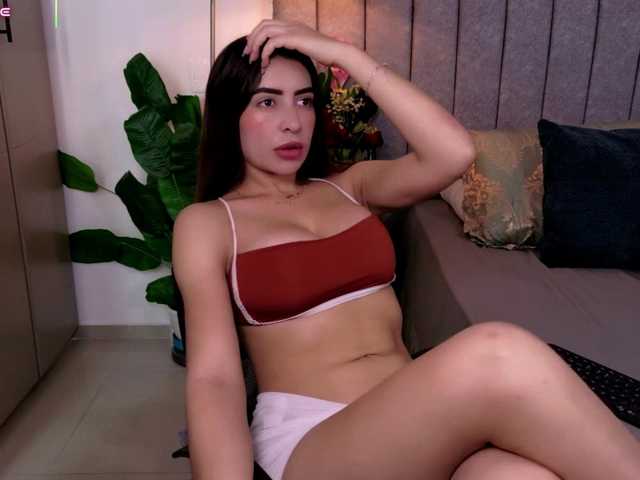 Caralella live cam on BongaCams