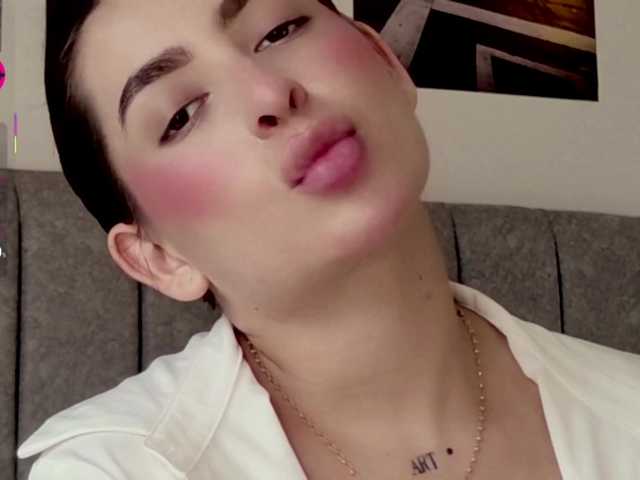 Caralella live cam on BongaCams