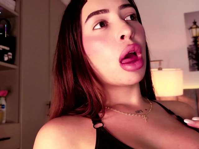Caralella live cam on BongaCams