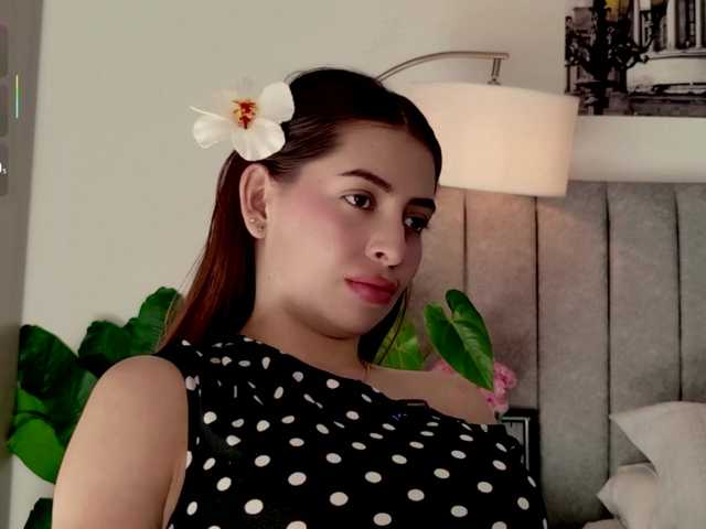 Caralella live cam on BongaCams
