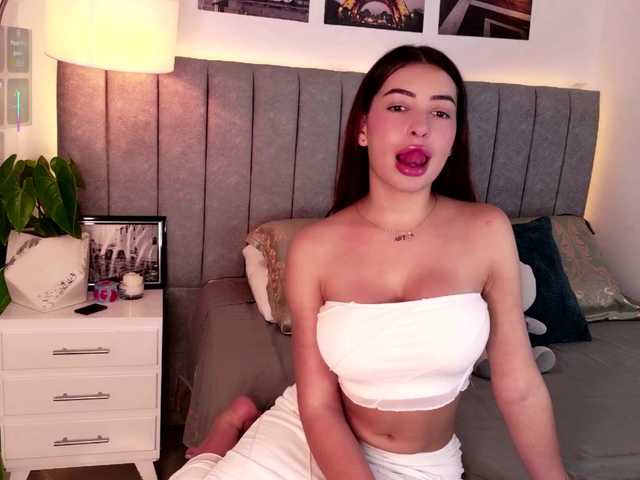 Caralella live cam on BongaCams