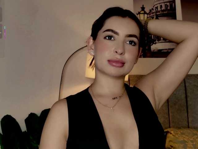 Caralella live cam on BongaCams