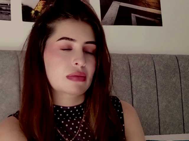 Caralella live cam on BongaCams