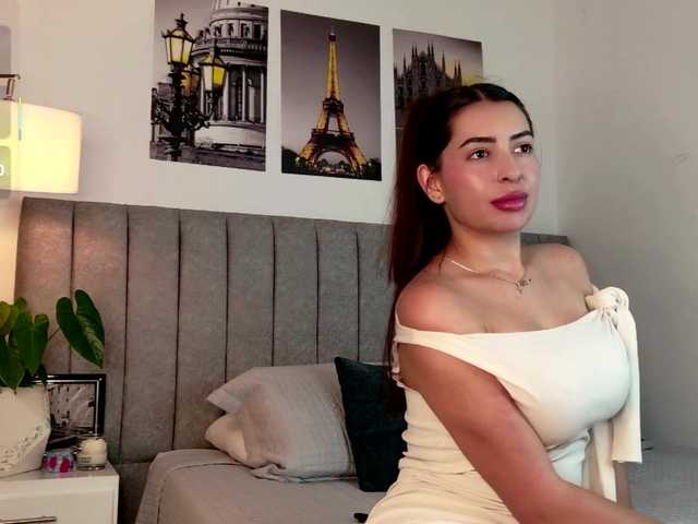 Caralella live cam on BongaCams