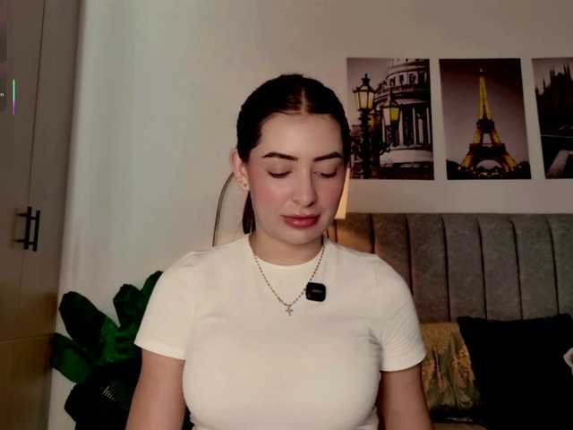 Caralella live cam on BongaCams
