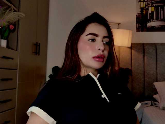 Caralella live cam on BongaCams