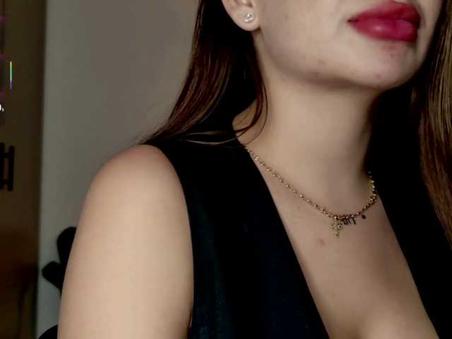 Caralella live cam on BongaCams