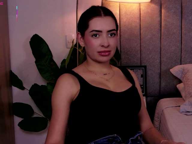 Caralella live cam on BongaCams