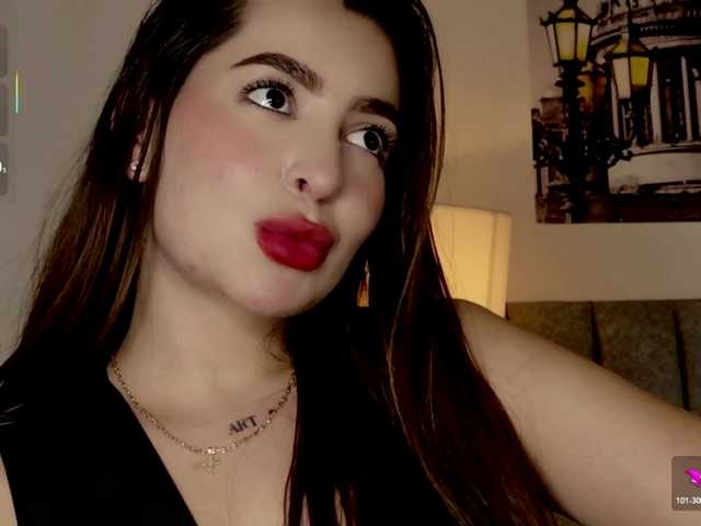 Caralella live cam on BongaCams