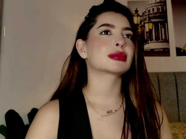 Caralella live cam on BongaCams