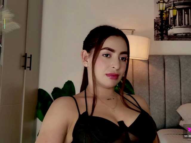 Caralella live cam on BongaCams