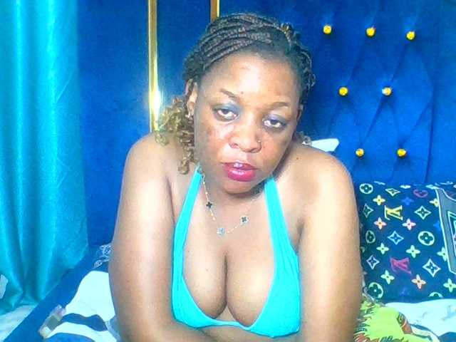 Prettyblackgal, en directo ahora en BongaCams