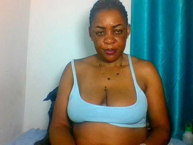 Prettyblackgal live cam on BongaCams