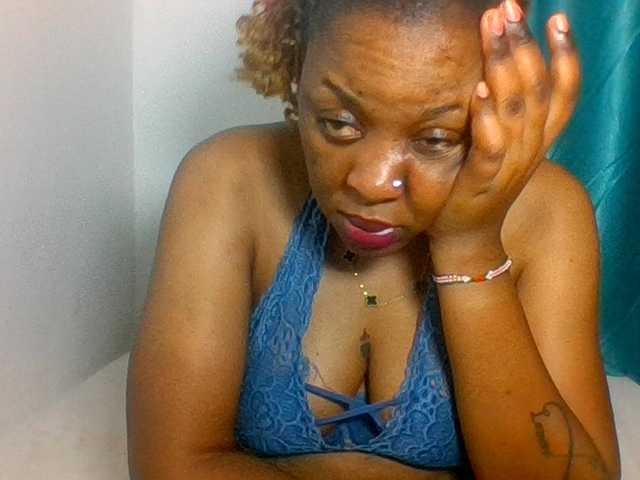 Prettyblackgal live cam preview