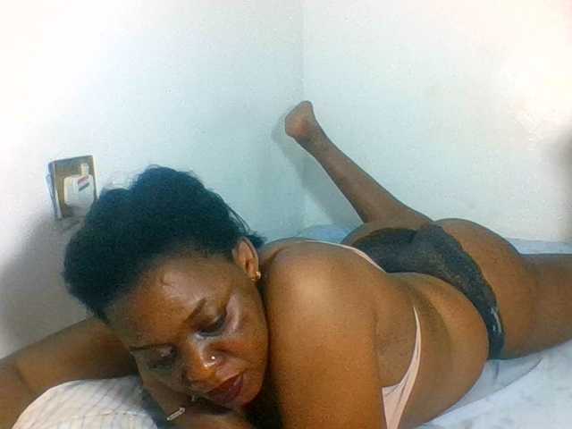 Prettyblackgal live cam on BongaCams