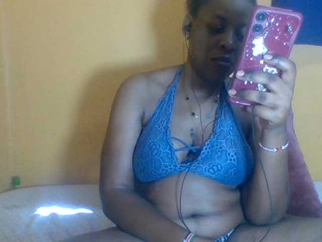 Prettyblackgal live cam on BongaCams