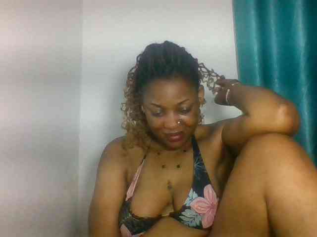 Prettyblackgal webcam