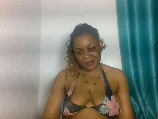 Prettyblackgal webcam