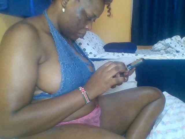Prettyblackgal webcam