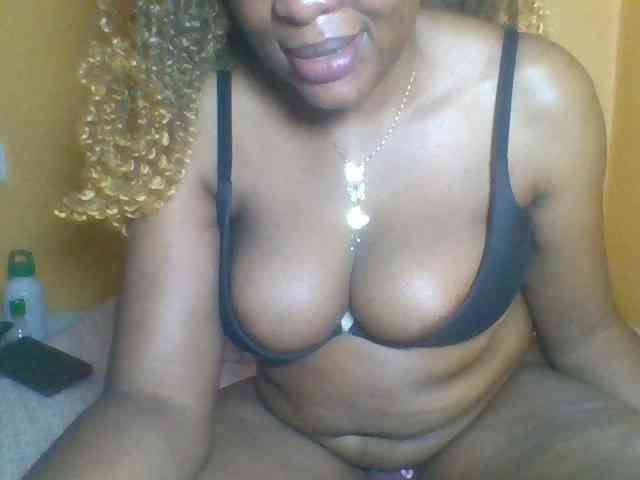 Prettyblackgal webcam